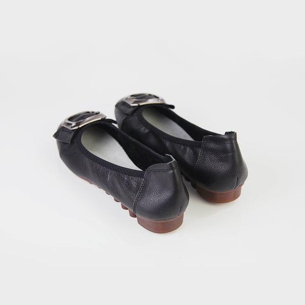 black_4_8d5be578-3c85-4931-ba1b-77f0435c012a_grande